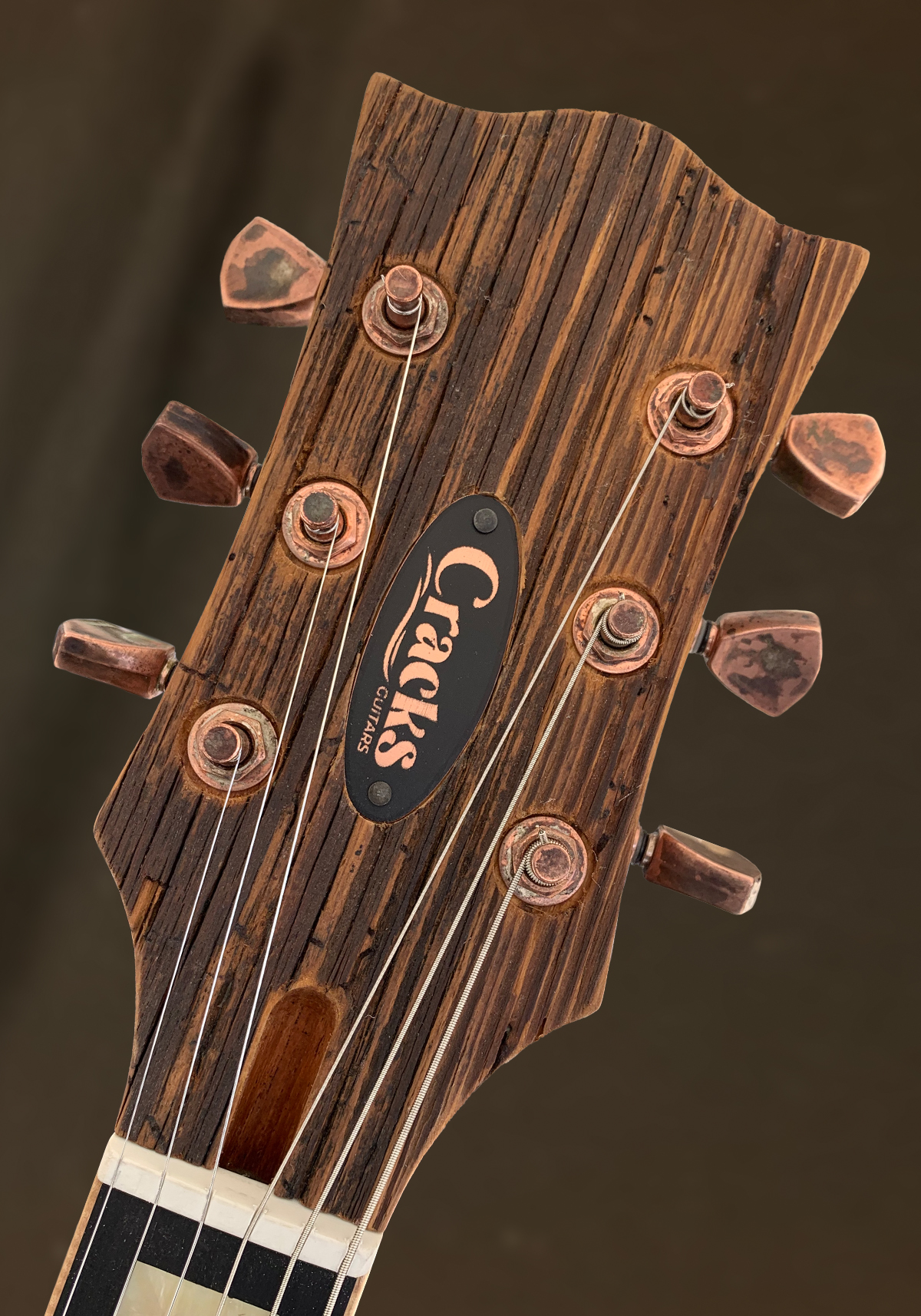 gravure logo Cracks Guitars sur plaque métalique